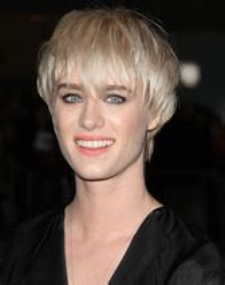 Mackenzie Davis... Biography