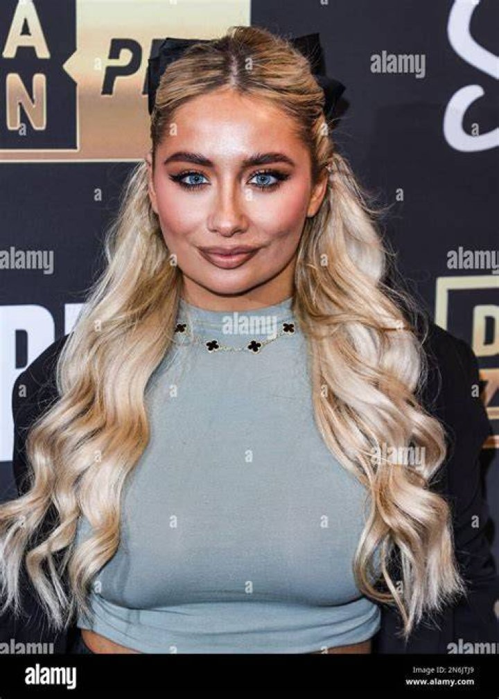 Saffron Barker Mother celebzbiography.com