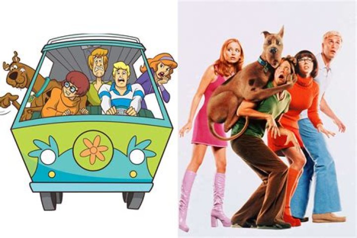 Scooby Doo is running with the rest of the gang. 