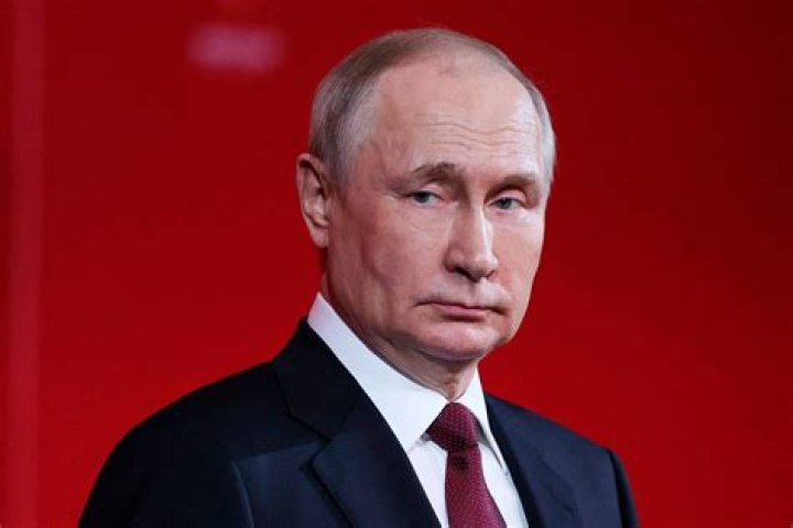 Is Vladimir Putin right or left-handed? 1 Vladimir Putin